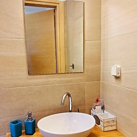 Sophia's Apartment- Mint Holiday home *